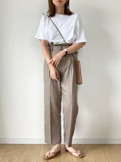 手取り20万で満足してるこういう服装の
幸せそうな昼の女、まじむかつくわ。