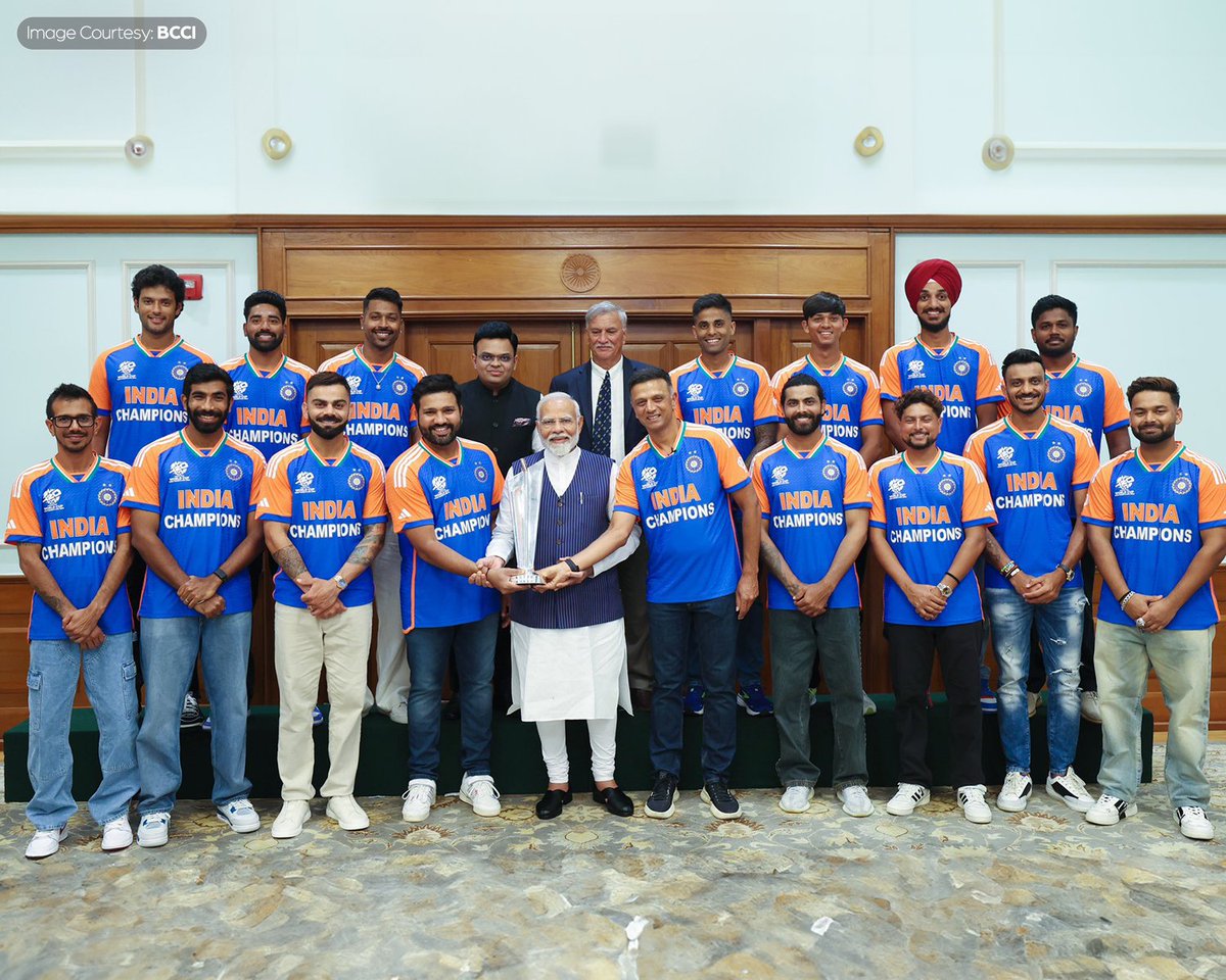 mipaltan's tweet photo. 𝐏𝐢𝐜𝐭𝐮𝐫𝐞 𝐏𝐞𝐫𝐟𝐞𝐜𝐭! 📸

Our 𝐖𝐂 winning heroes meet the Honorable Prime Minister of India, Mr. Narendra Modi 🇮🇳💙

#MumbaiMeriJaan #MumbaiIndians https://t.co/85jyXQgTWh