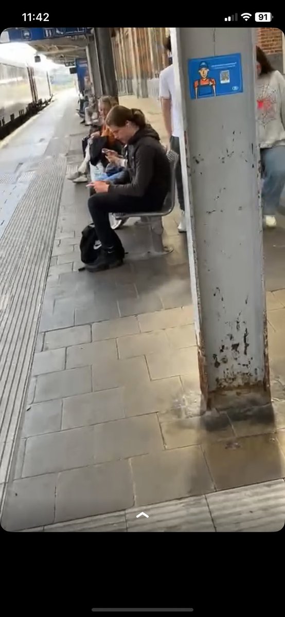 KaikoStudioFX's tweet photo. MDR mon pote, il m’envoie une photo au calme. Il a croisé Talmo à la gare. 😂😂 #talmo #fortnite #FortniteChapter5 #gaming #twitch https://t.co/zcNLc3qHQB