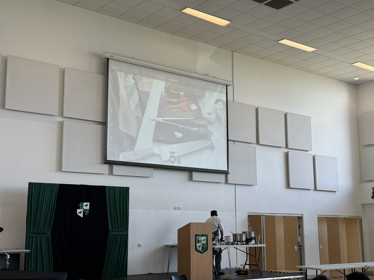 As part of Values week, <a href="/AccentCatering/">Accent Catering</a> are providing RWS9 students with a demonstration on creating healthy dishes and providing a talk on sports nutrition. Thanks so much!

#LearnLeadExcel
🖤💚