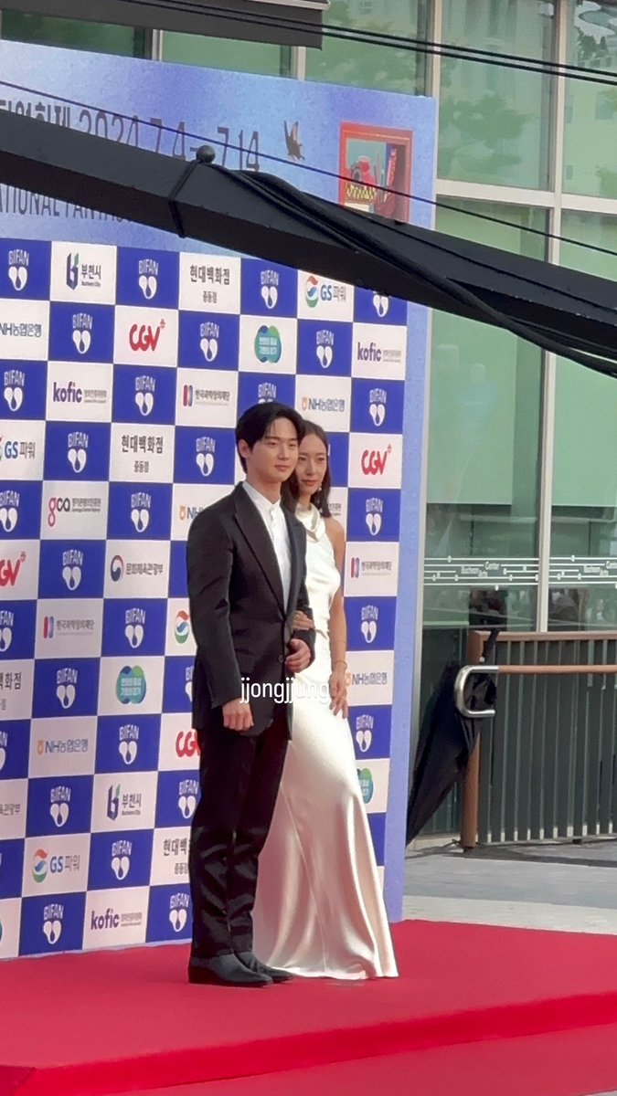 jjongjjung's tweet photo. 240704 - #Krystal 28th BIFAN

OUR MC(s)
#정수정 #크리스탈 https://t.co/BumyHBajdN