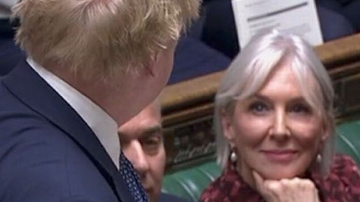 Bookmark this in case you ever think, "were the Tories all that bad?"

A thread of the Tories' worst moments...🧵

Nadine Dorries looking adoringly at Boris Johnson