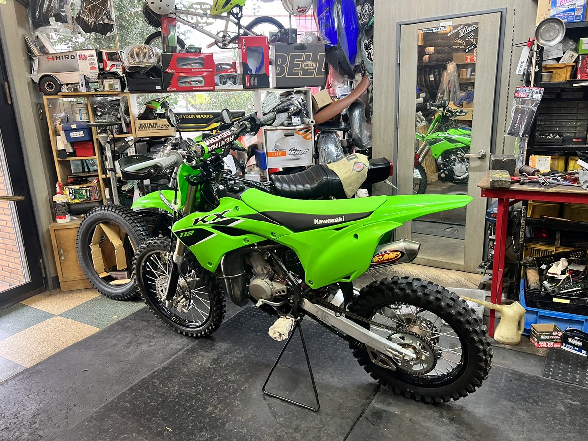 dai_trekcamp's tweet photo. KX112を手に入れた✌️
TTRはドナドナしました🐂🐂
今まで避けて来たキャブセッティングのお勉強をせねば…誰か教えて🥹
とりあえず、PWK28のメインジェットとスロージェットを薄くする方向でいくつか買ってみるか🤔ニードルは乗ってみて考えよう(わからんけど)
#KX112
#Rtech
#キャブセッティング https://t.co/VLS1ZXgJRZ