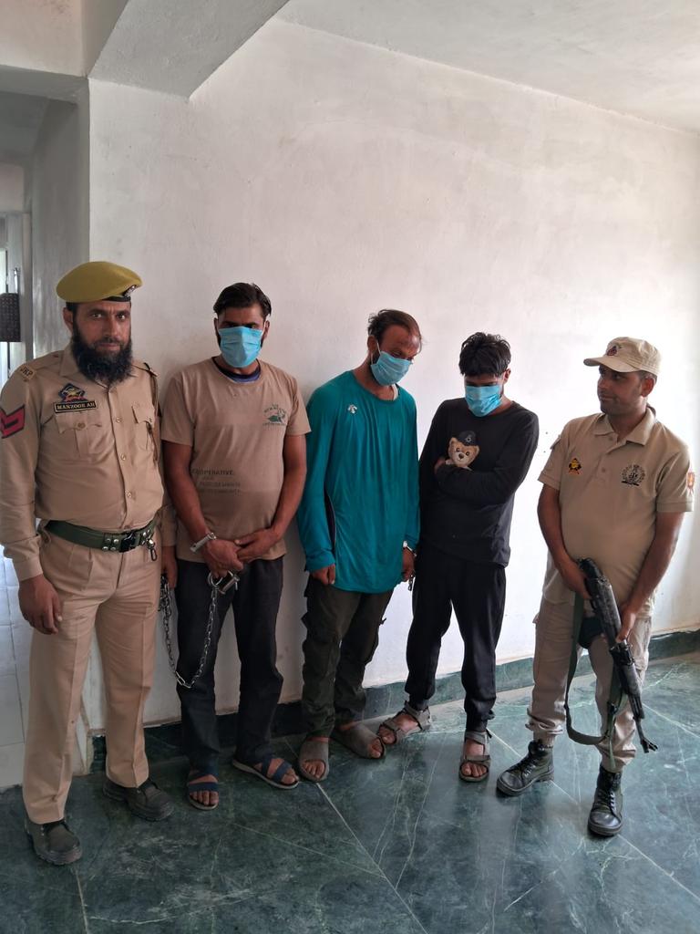 policekulgam's tweet photo. Kulgam Police #solves burglary case; 03 #accused confessed the said crime arrested &amp; Stolen property worth lacs #recovered. FIR No. 83/24 U/S 303 sc (2) BNS registered at PS #DHPora. Further investigation is going on &amp; more recoveries are expected. @JmuKmrPolice @KashmirPolice https://t.co/P75WdDMAup