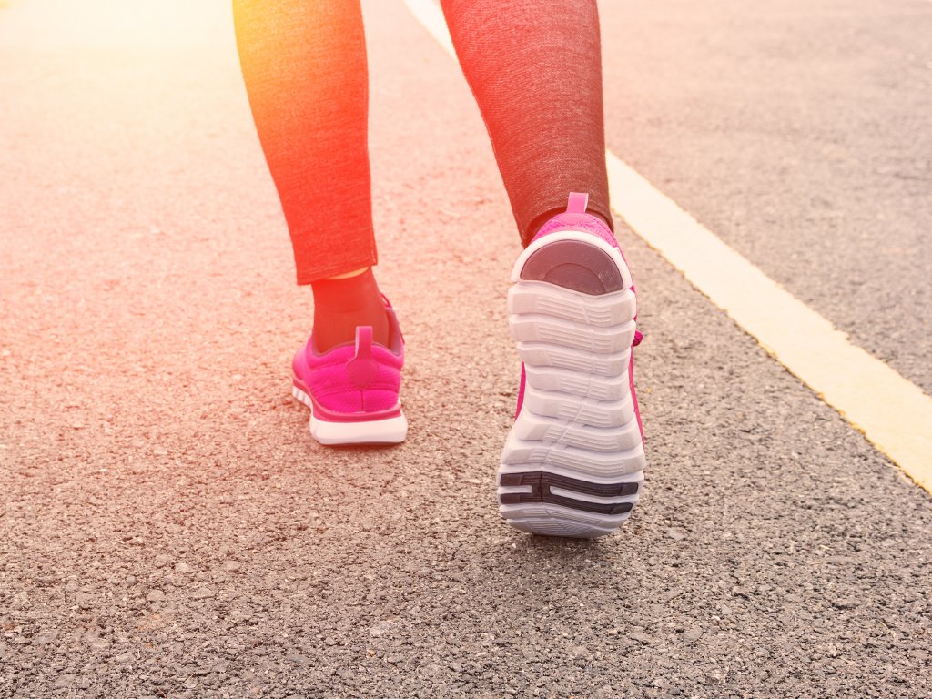 WebMD's tweet image. Even if you have stiff or sore knees, walking may be a great exercise. You can ease joint pain, strengthen your leg muscles, improve your posture, and improve your flexibility! wb.md/3VStymq