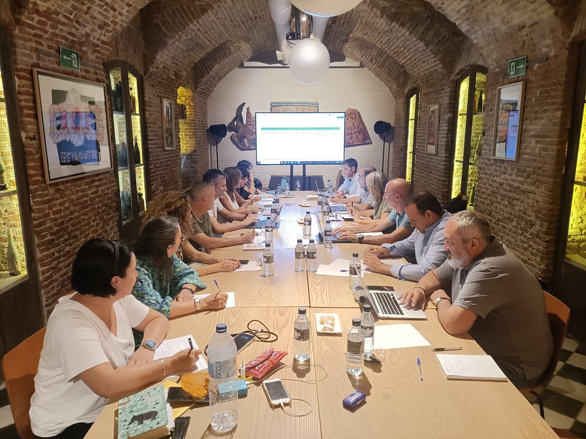fedeip15's tweet photo. Mañana productiva en Asamblea Anual en la Federación de Directivos de escuela pública de Educación Infantil y Primaria. @AdepPVoficial @RmAdeip @AEDDEX_ @asadipre @adideIB @heize_fed https://t.co/ErHsx8eAbO