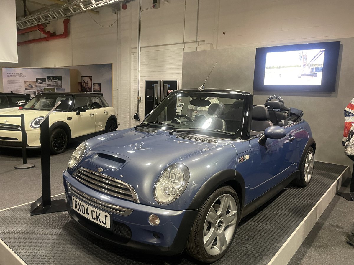 RWBA_DT's tweet photo. Successful @miniplantoxford tours this morning with our Y10 Engineering students! Engineers of the future! 

Soon we’re off to McDonald’s &amp; aiming to be back in school for 2pm! 🚗🏁🍔🍟 https://t.co/IpqkZ3hldO