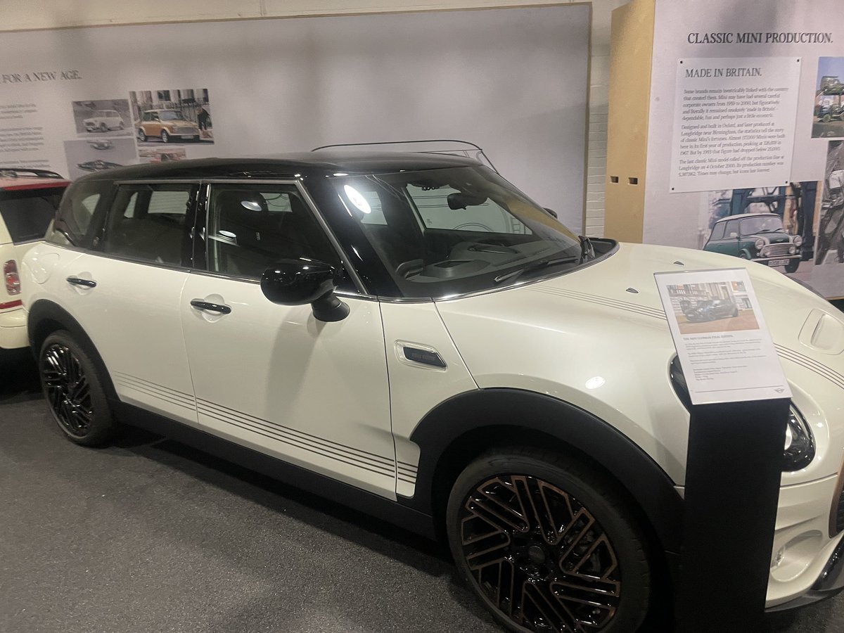 RWBA_DT's tweet photo. Successful @miniplantoxford tours this morning with our Y10 Engineering students! Engineers of the future! 

Soon we’re off to McDonald’s &amp; aiming to be back in school for 2pm! 🚗🏁🍔🍟 https://t.co/IpqkZ3hldO