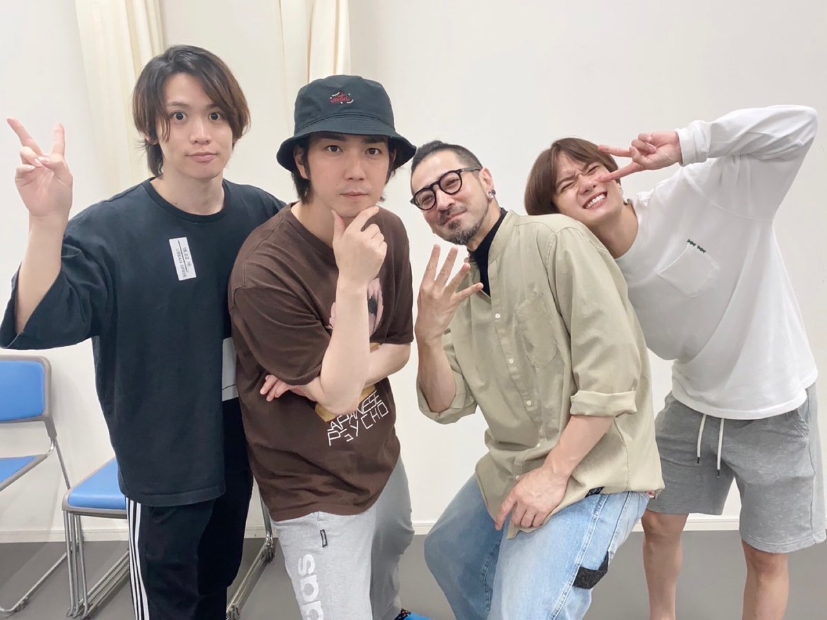 paradoxlive_st's tweet photo. \✨稽古場写真到着✨/

#西門直明  #竹内良太
#神林匋平  #安里勇哉
#棗リュウ  #堀海登 
#闇堂四季  #輝山立 

本日はThe Cat’s Whiskersの
4名のショットをお届け📷

7/27(土)・28(日)開催
#パラステ THE LIVE ～All ARTISTS～📢
#TCW の回替わりコーナーは7.27(土)夜公演🎬
https://t.co/p7cpYk7B4Q https://t.co/MzqCD1ulZT