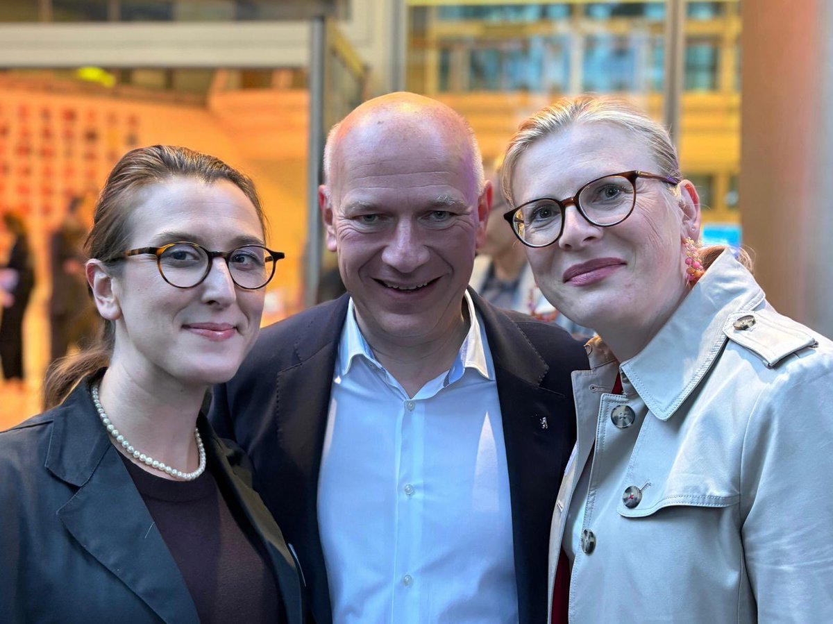 IHK Sommerfest- tolle Stimmung, viele Gespräche geführt.

<a href="/UraniaBerlin/">Urania Berlin</a> on Tour <a href="/jsprondel/">Johanna Sprondel</a> 

#ihkberlin #berlin #sommer #UraniaBerlin #cdu