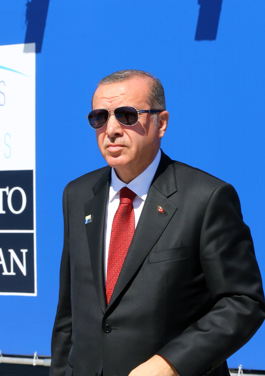 haskologlu's tweet photo. 🔴#SONDAKİKA | Cumhurbaşkanı Erdoğan tüm yurtdışı ziyareti programlarını erteletti. 

Almanya’da Türk Milli takımının çeyrek final maçını izleyecek. 

Programı kesinleşti. https://t.co/4whoeqaiSM