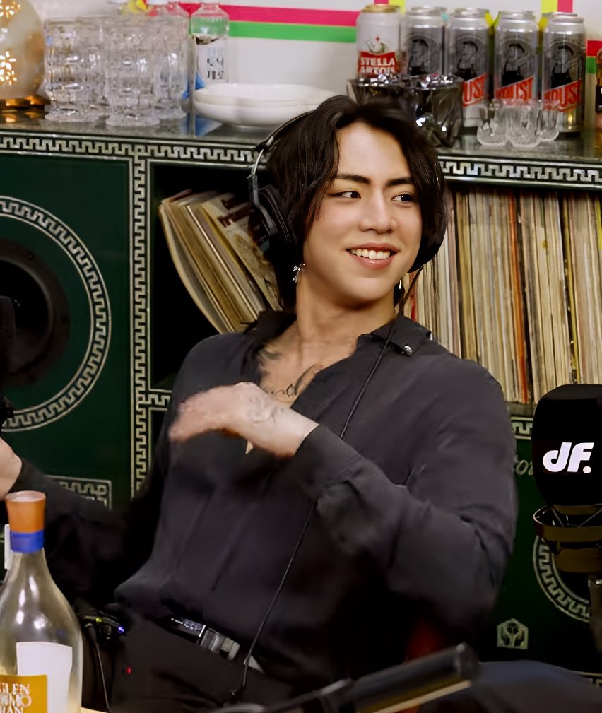 mito_is_real's tweet photo. HIS HAIR!! 😭😭😭😭😭😭😭😭 https://t.co/Q9mywxinoE