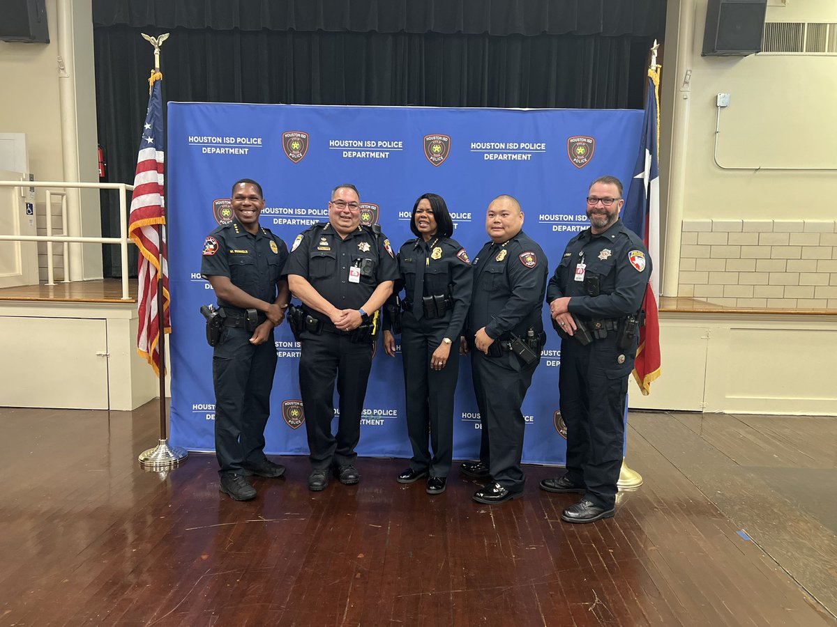 paulscordova's tweet photo. I was proud to watch @HISDPolice colleague Tridung Tran promoted to the rank of Assistant Chief  of Police yesterday. As a former Chief of this agency I have full confidence that he will help lead the department to even greater heights! Congratulations my friend! @AldinePolice https://t.co/bceIP2JLVc