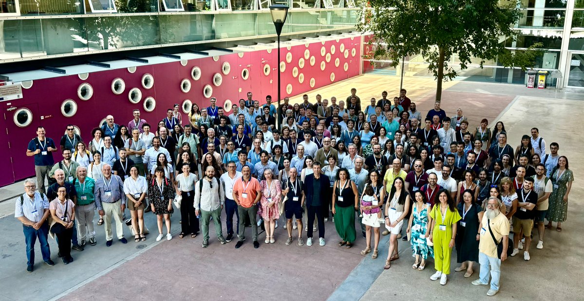 Great group picture of the XIV Spain Optics meeting in Murcia! #RNOMurcia 
<a href="/sedoptica/">SEDOPTICA</a> <a href="/SedopticaAJ/">Área Joven SEDOPTICA</a> <a href="/Lo_um/">Laboratorio ÓpticaUM</a> <a href="/umu/">Universidad Murcia</a>
