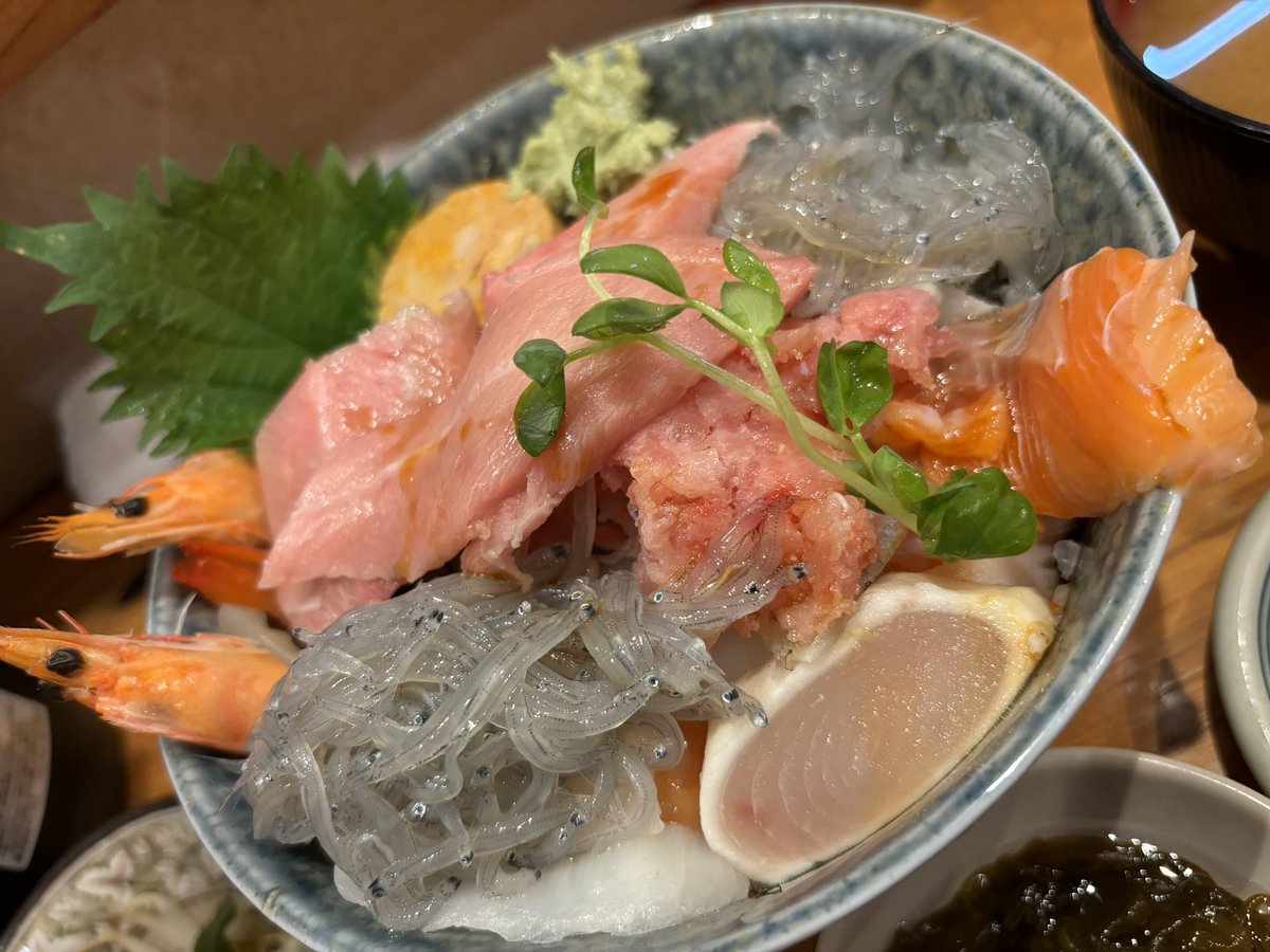 akily3p's tweet photo. 予約マン
大トロ、サービスしてくれた！
美味い、最高😆

#加賀本店 https://t.co/cda7ZPCSgV
