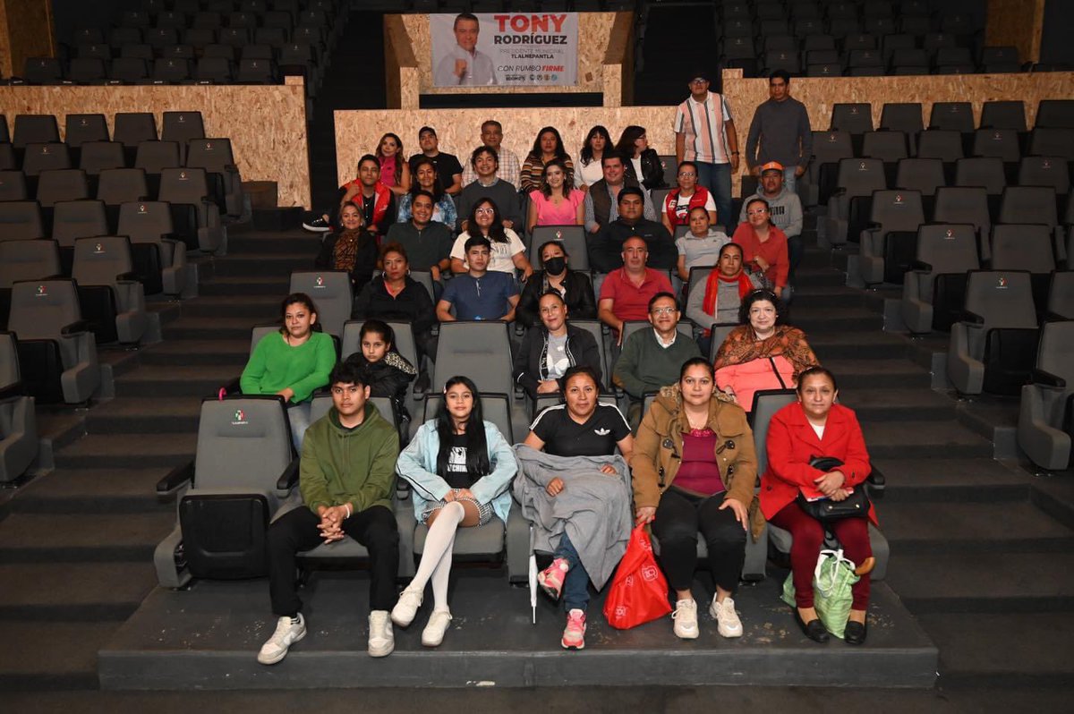 Sofia_MoralesQ's tweet photo. Los priistas somos gente entregada y comprometida, así lo comprobamos con nuestros amigos y amigas de la Región 1 hombres y mujeres que en el pasado proceso electoral entregaron todo por nuestro primer priísta #TonyRodriguez y nuestro partido. 

#PRITlalnepantla https://t.co/ekEu9XH8bf