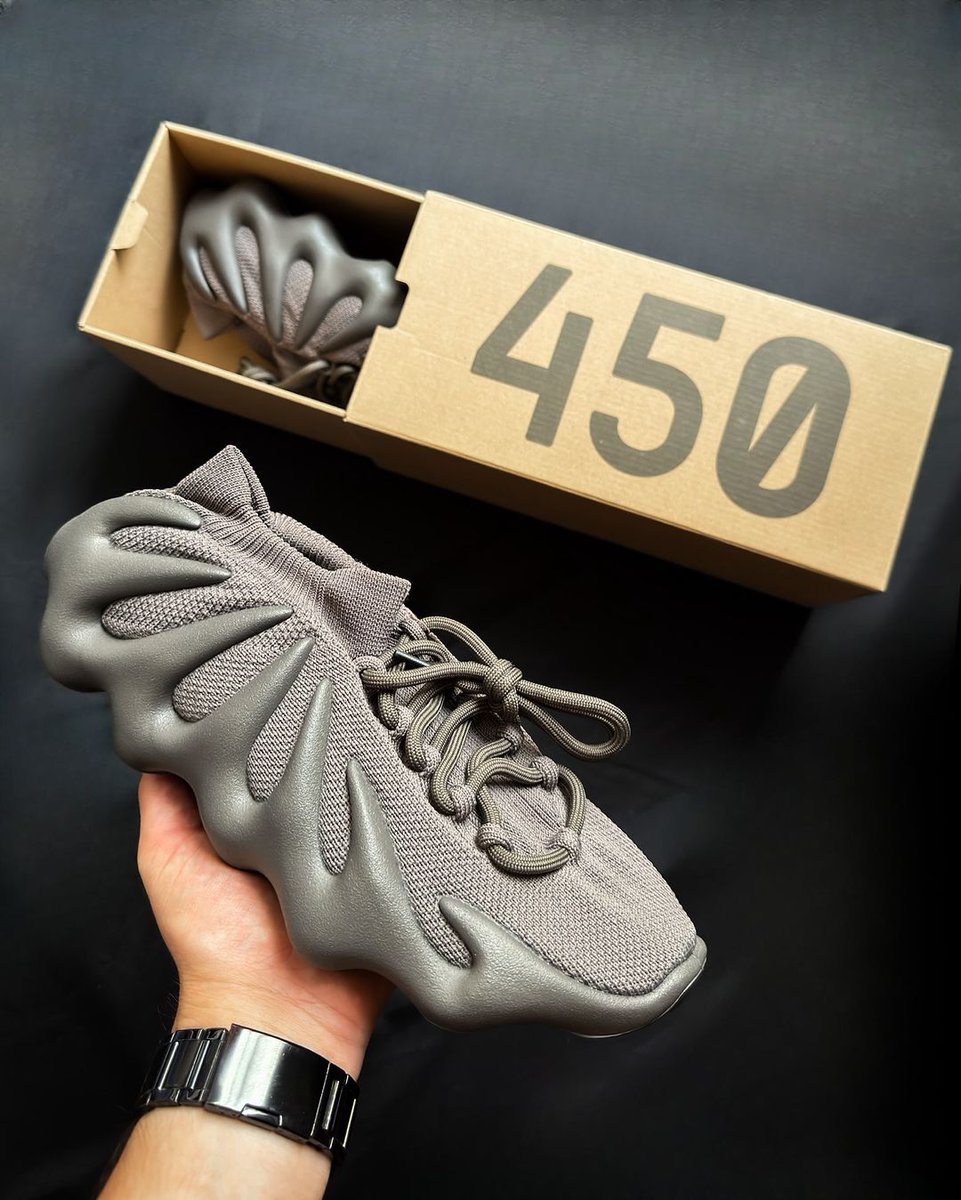 wethenewfr's tweet photo. Un mot pour décrire la Yeezy 450 ? 🕷️ https://t.co/ccvd4qL2Or