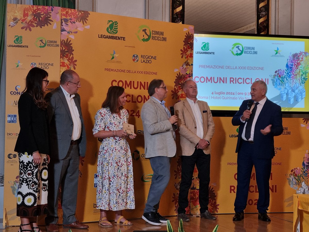 EcoForum (@ecoforumlegamb) on Twitter photo Il <a href="/ConsorzioCIC/">Consorzio CIC</a> con Massimo Centemero, Resp. Comunicazione Progetti Europei, premia <a href="/Biorepack_Cons/">Consorzio Biorepack</a>, RAB BIOPIATTAFORMA insieme a Zero C e Gruppo CAP e, insieme a <a href="/LegambienteCamp/">Legambiente Campania</a>, ASIA NAPOLI. Il <a href="/ConsorzioCIC/">Consorzio CIC</a> con Massimo Centemero, Resp. Comunicazione Progetti Europei, premia <a href="/Biorepack_Cons/">Consorzio Biorepack</a>, RAB BIOPIATTAFORMA insieme a Zero C e Gruppo CAP e, insieme a <a href="/LegambienteCamp/">Legambiente Campania</a>, ASIA NAPOLI.