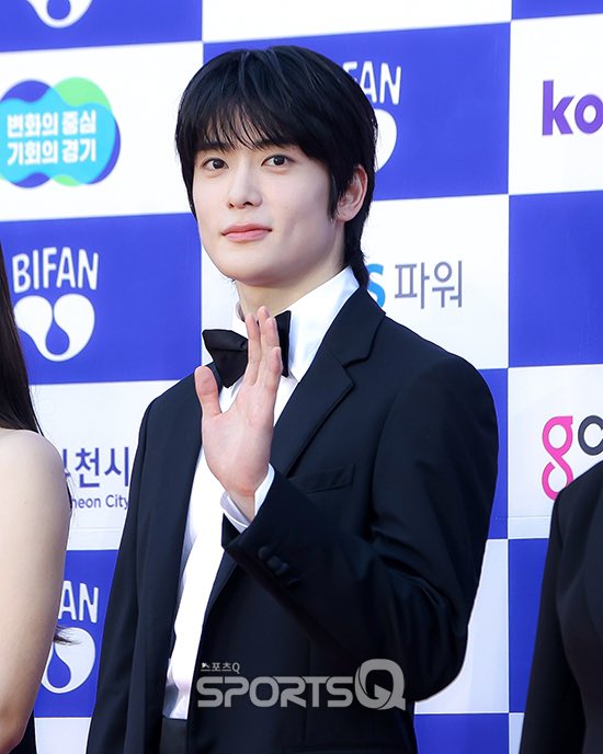 NCTJAEHYUNPH's tweet photo. 240704 #JAEHYUN at the 28th BIFAN Opening Ceremony Red Carpet 

🔗https://t.co/5u9s6OhP0f
🔗https://t.co/BHrMVfsKsC 

ACTOR JAEHYUN AT BIFAN   
#배우_정재현_첫_레드카펫 
#재현 #제28회_부천국제판타스틱영화제
@BiFanOfficial https://t.co/q7YDIZGo1G