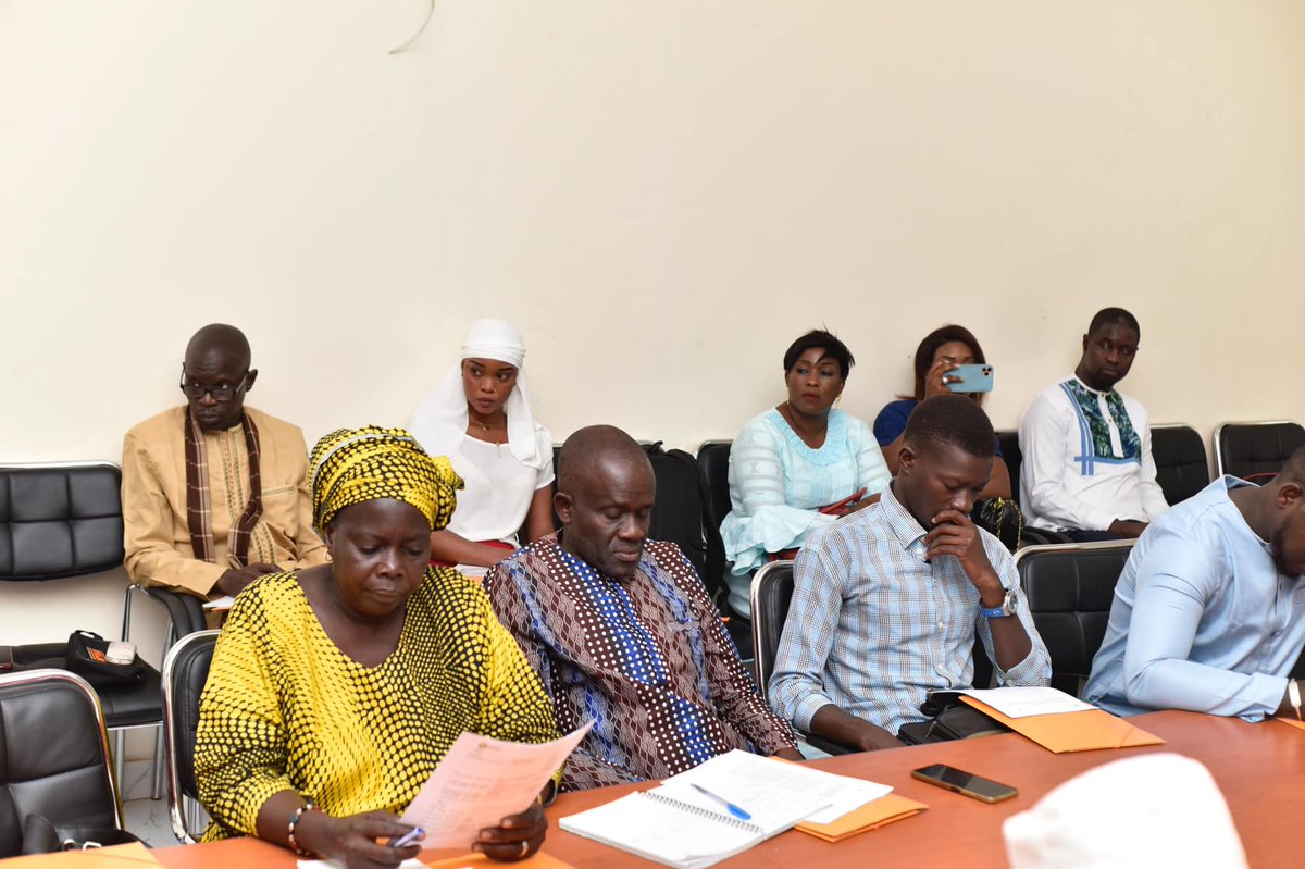 #Leadinaction
📢Les 27 et 28 juin, Lead en partenariat avec @OxfamSenegal a tenu à Bargny une session de renforcement des capacités sur les normes environnementales, le suivi citoyen des ressources extractives pour le développement local dans le cadre du projet "À Égalité Phase 2