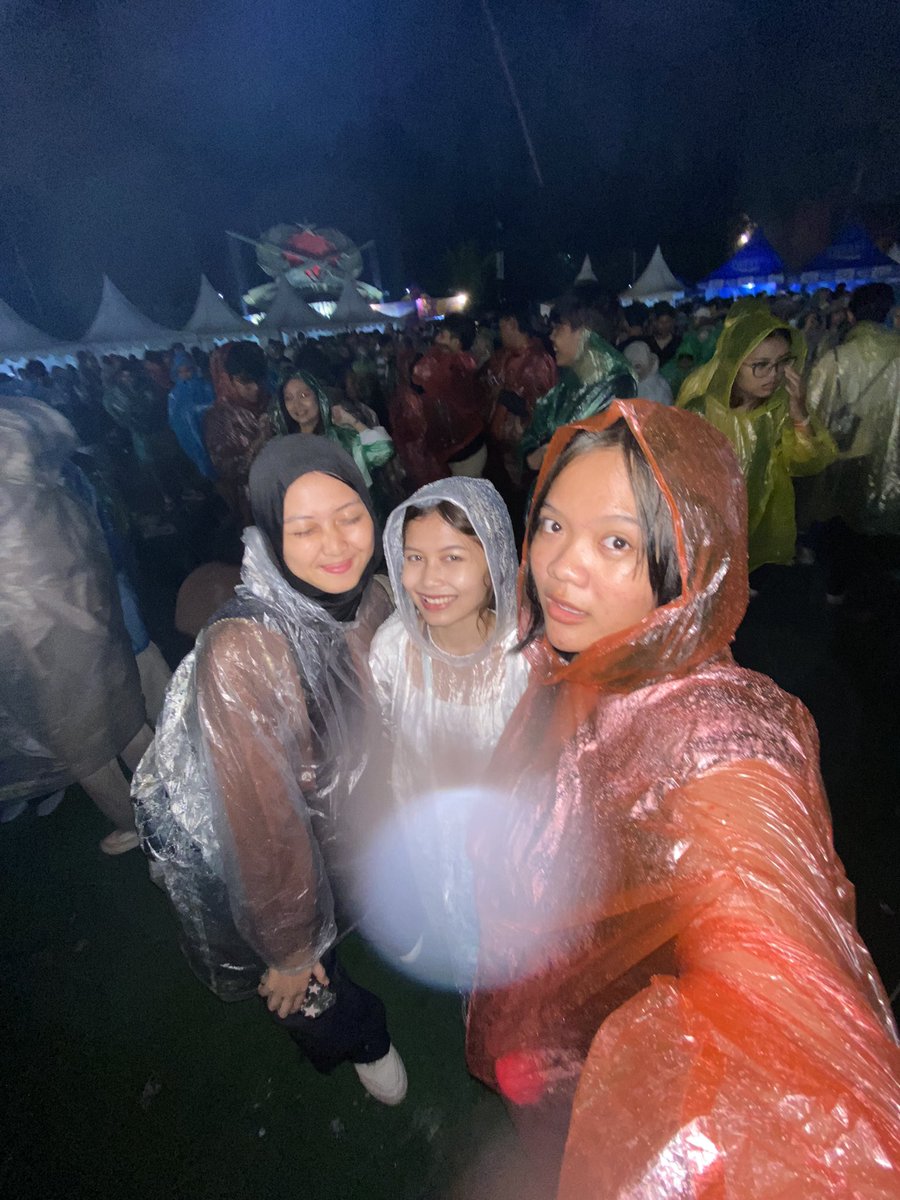 sashajaaa_'s tweet photo. first time konser yang seru abis! 🥰 https://t.co/XVHeazqELP