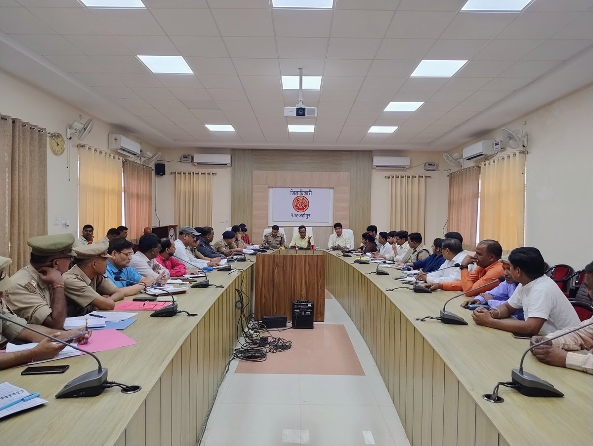 श्रावण मास में होने वाली कावड़ यात्रा को सकुशल सम्पन्न कराने हेतु समस्त व्यवस्थाएं समय से पूर्ण करने के निर्देश संबधित अधिकारियों को दिये।