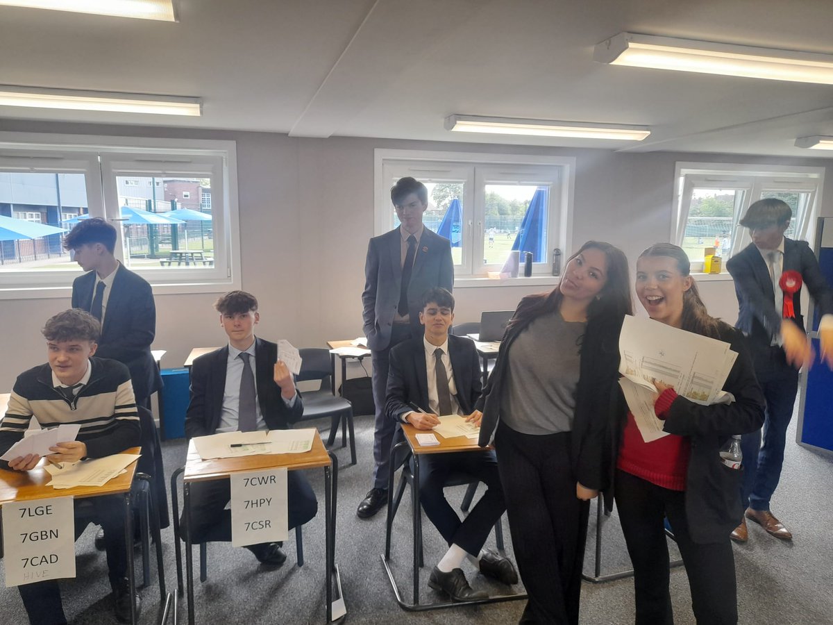 PolWelly's tweet image. Y12 Politics are loving running the mock polling station!