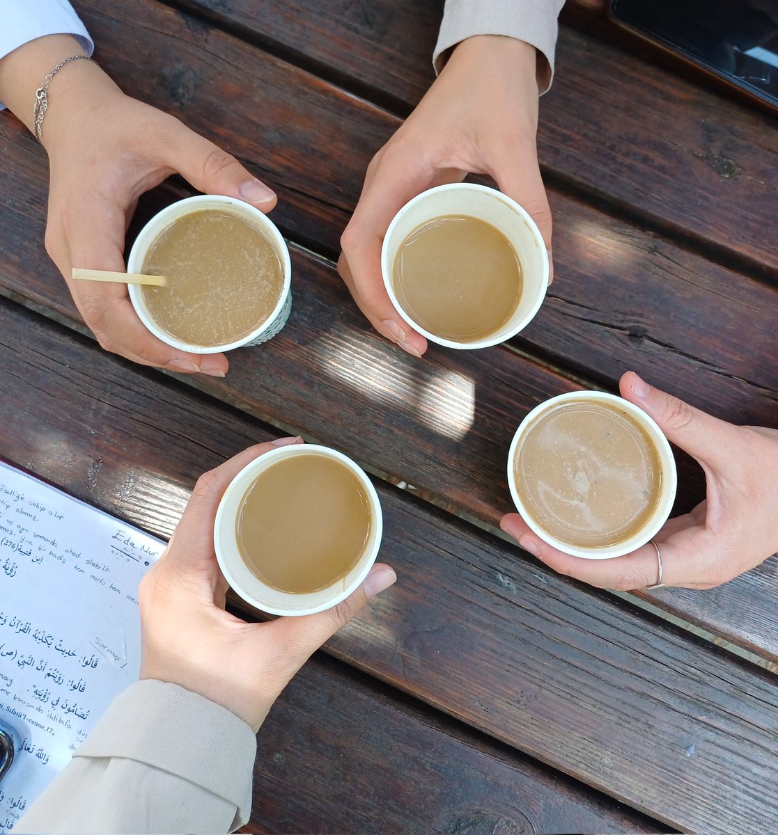 bacılarımla son kahveler 😣✊🏻🤧
<a href="/suhedaagk/">Şüheda</a> <a href="/fyznr_krhn/">Fyznr</a> <a href="/edkiiz/">eda nur</a> @cereN_SILAHSOR ✨️