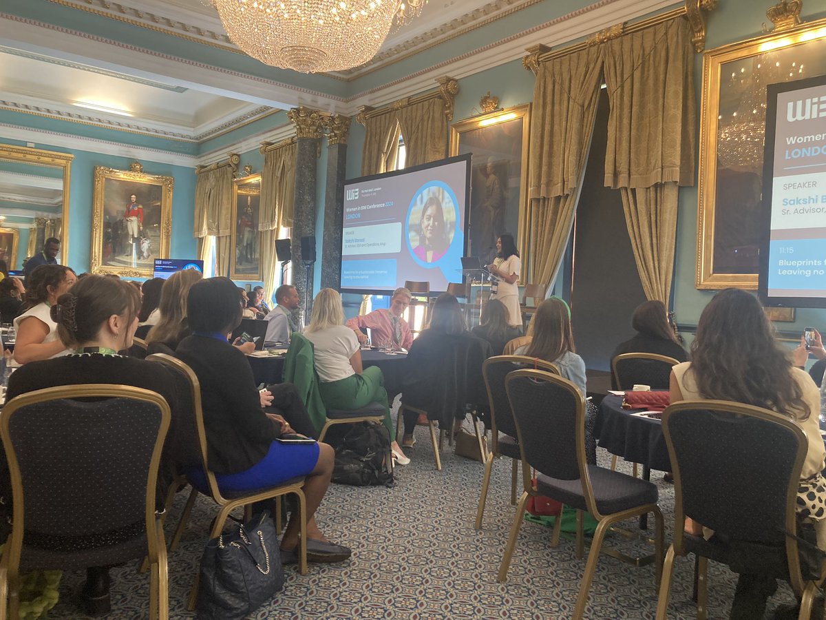 Cohesive tweet media