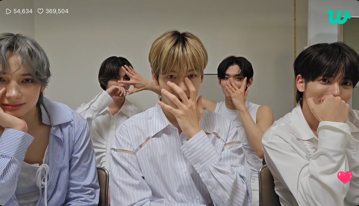 txtarchivee's tweet photo. they started the live like this 😭 https://t.co/aOTebxMpPI