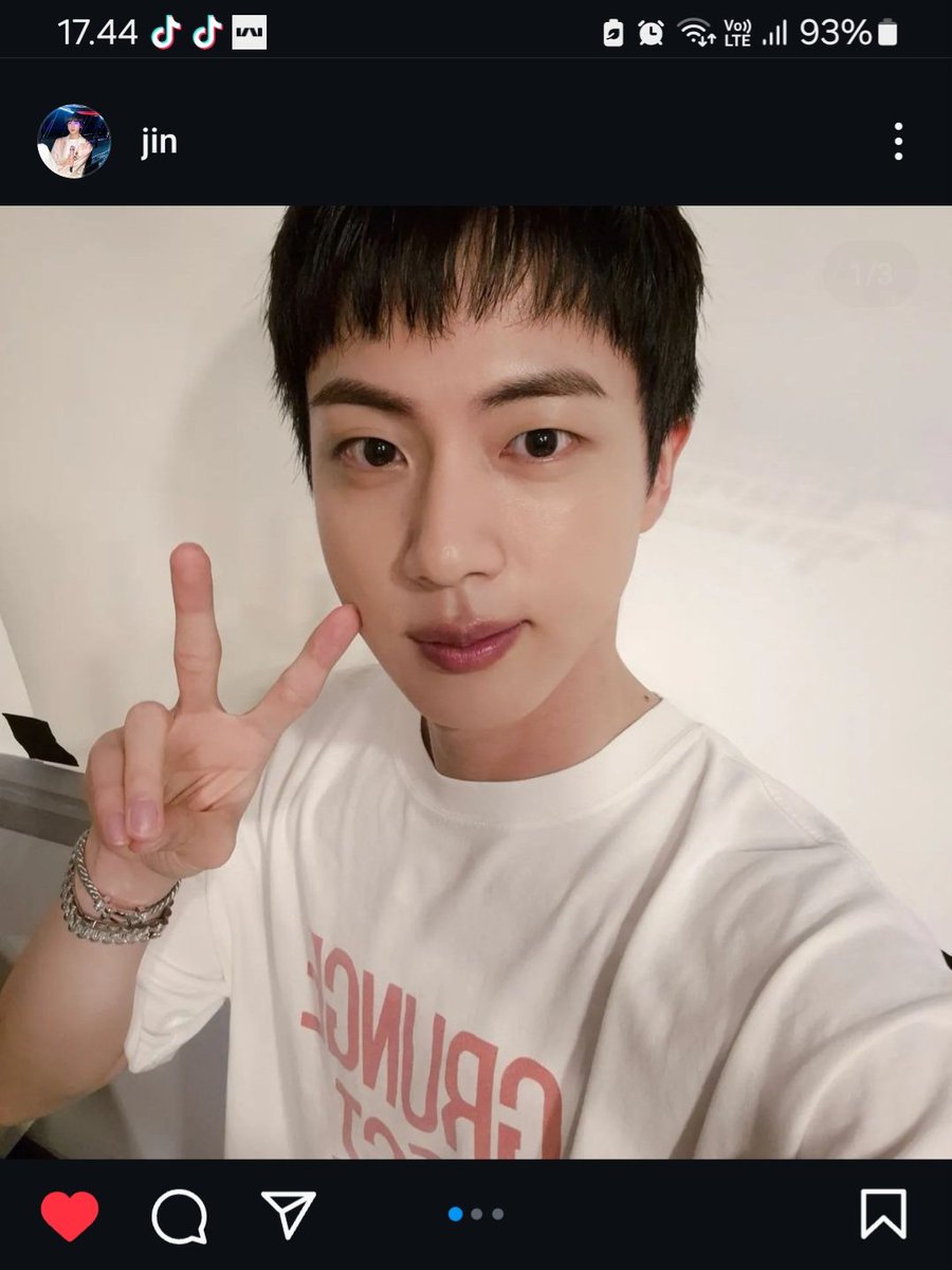 SakinataAfifa's tweet photo. Ganteng lagi apa?
#진
#방탄소년단 #BTS https://t.co/iMoPg8cSEs