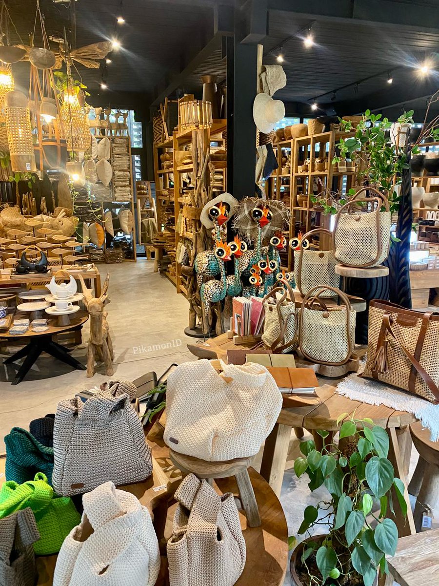 PikamonID's tweet image. Ada ngga yang kalo ngerjain tugas or hangout sukanya ke coffee shop yang aesthetic dan ada hijau-hijaunya?!
COFFEE SHOP DI JOGJA YANG BISA NYEGERIN MATA >>