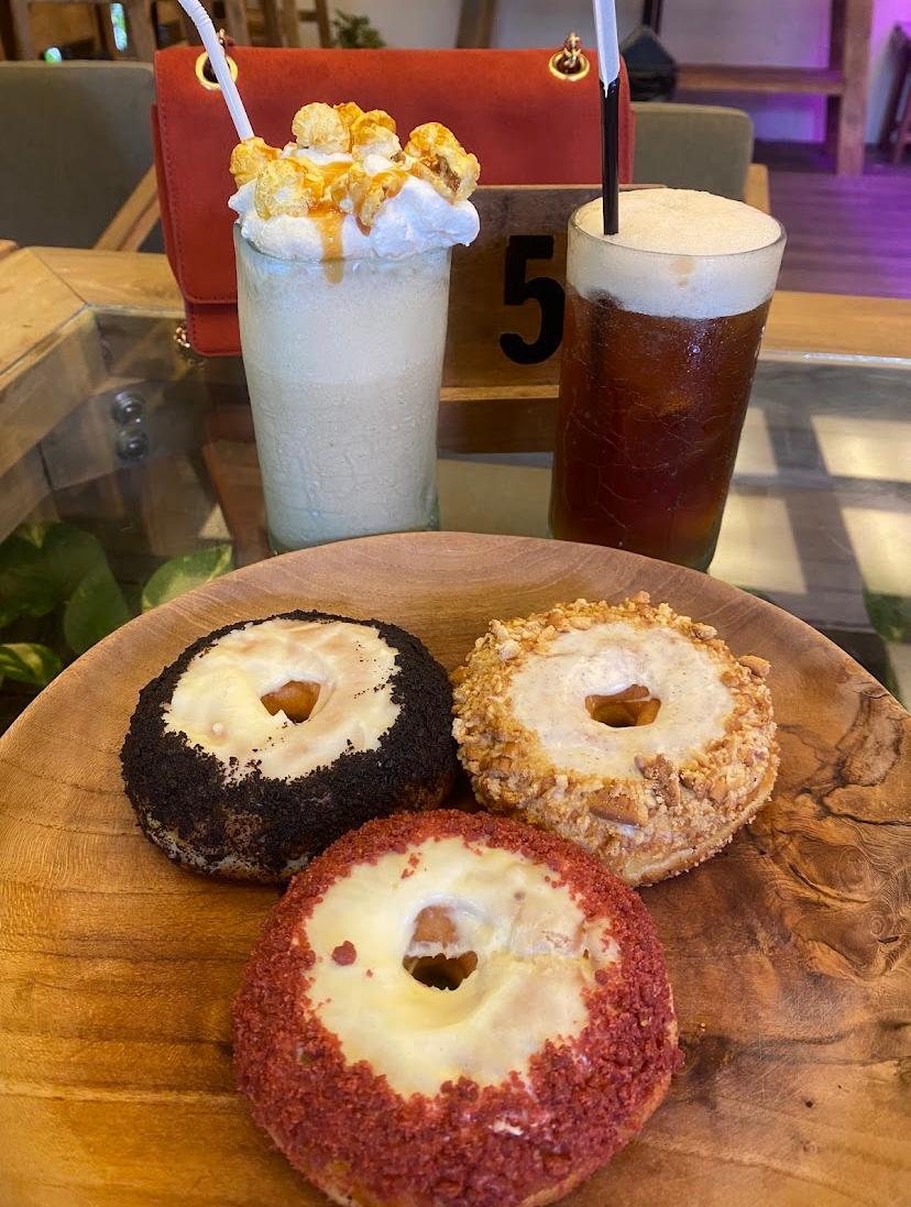 PikamonID's tweet image. Ada ngga yang kalo ngerjain tugas or hangout sukanya ke coffee shop yang aesthetic dan ada hijau-hijaunya?!
COFFEE SHOP DI JOGJA YANG BISA NYEGERIN MATA >>