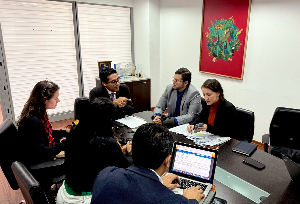PabloBeltran_A's tweet photo. 👥| Atendiendo la solicitud de un grupo de profesionales que cursaron especializaciones odontólogicas lato sensu en Brasil, nos reunimos con una comitiva para dialogar sobre la propuesta de reforma al Reglamento de Títulos y Grados Académicos del Extranjero que plantea el CES 🧵 https://t.co/2mou6pn2Z4