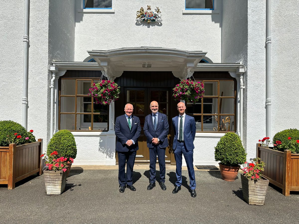 Italy in UK tweet media