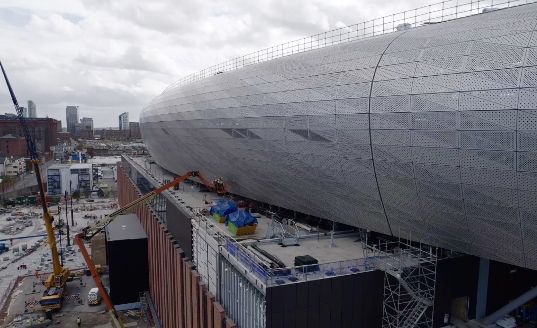 The final section of the perforated barrel roof has been installed on the east stand at Eveton Stadium, giving the first view of the completed structure. ✅