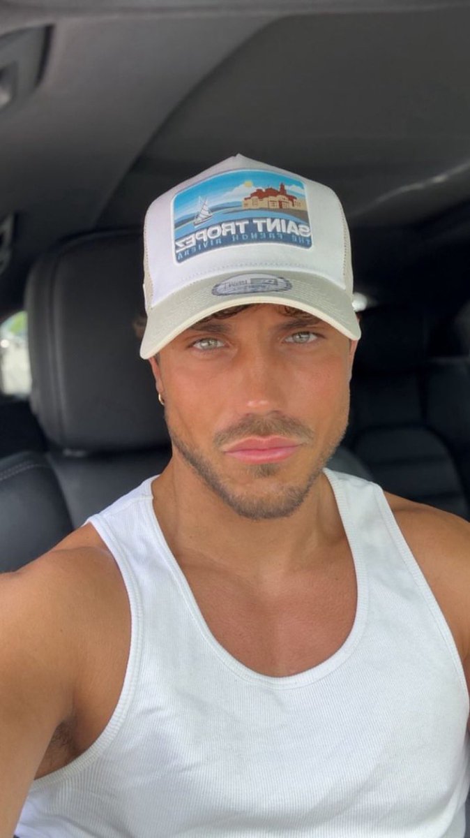 Augurissimi al nostro cucciolo dagli occhi buoni #HBdayDDM