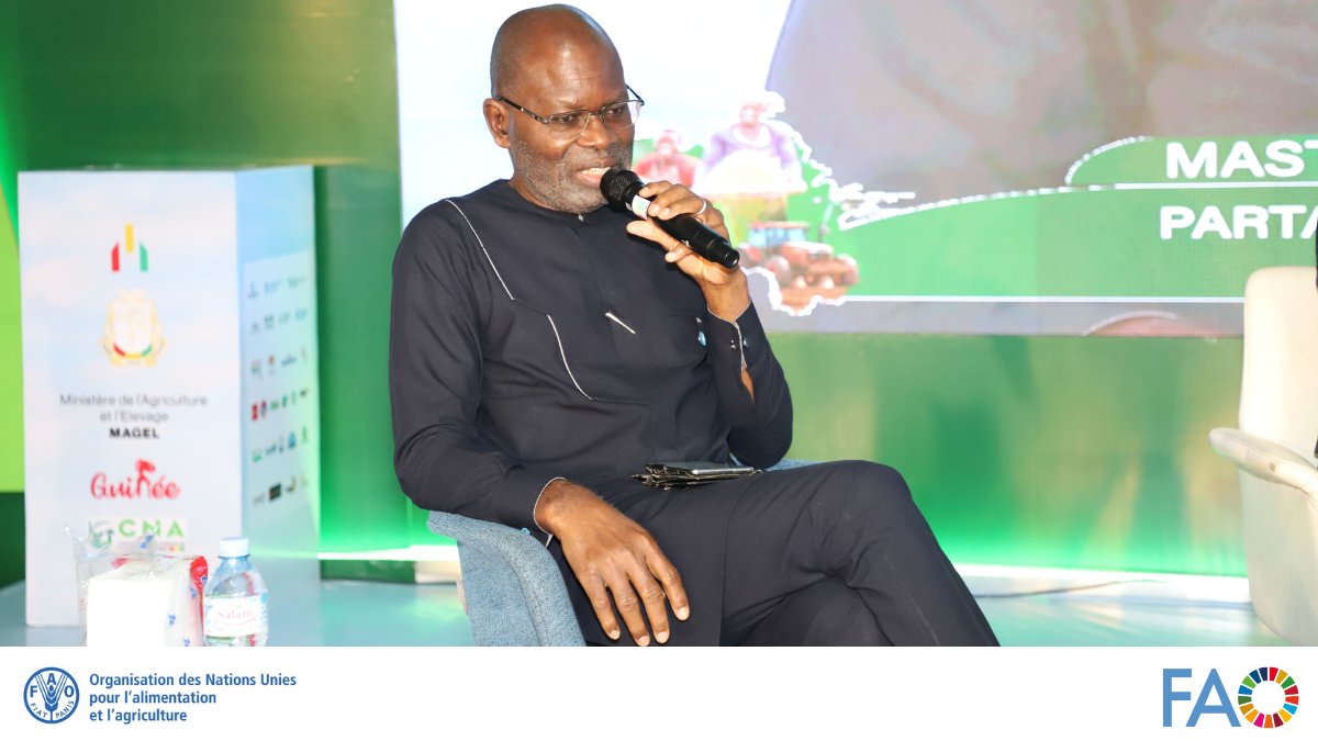 FAOGuinee's tweet photo. #EGAE, @GualbertGbehou1 a animé la #Master_Class : Partage d'expériences & bonnes pratiques des autres pays & acteurs du monde agricole. @Mamadou21178513 panéliste sur : Recherche agropastorale, Transfert de technologies & Changement climatique.
#FAOGN au cœur de l'évènement🌾🐄 https://t.co/uIPyRS9u8N