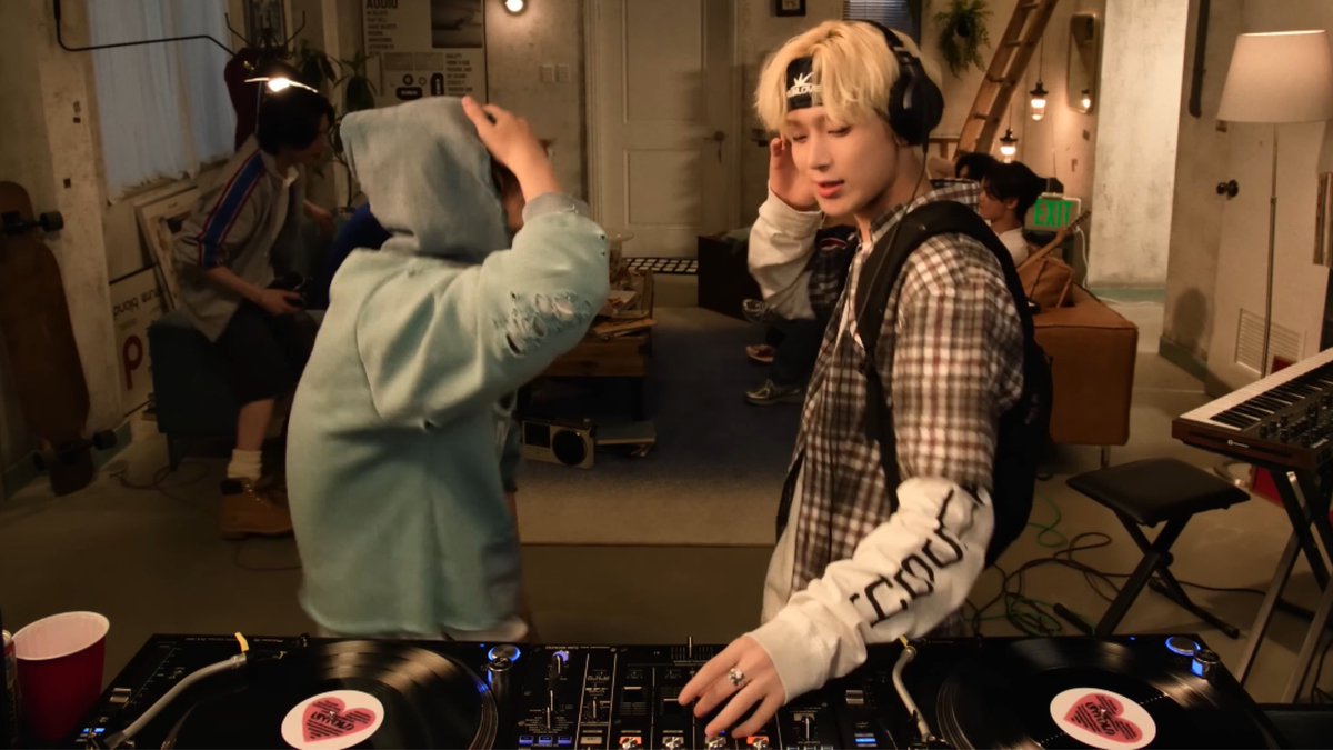 ksnmura's tweet photo. the dj duo, sunki 🎶 https://t.co/kKKYiXbaEH