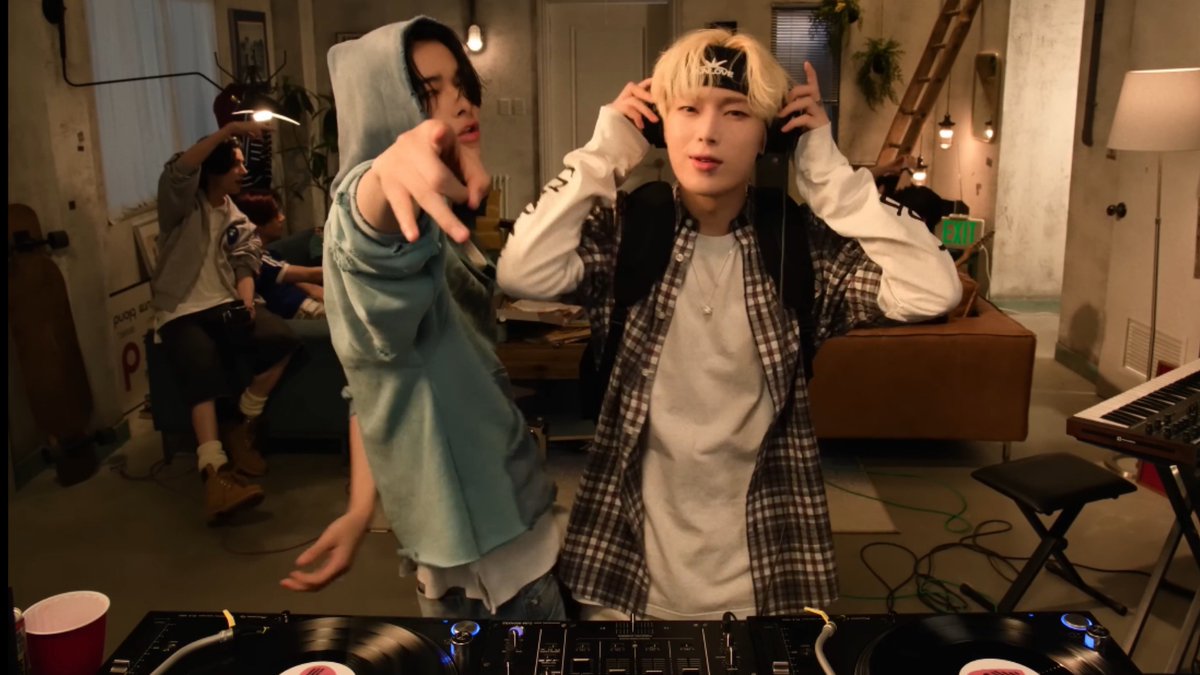ksnmura's tweet photo. the dj duo, sunki 🎶 https://t.co/kKKYiXbaEH