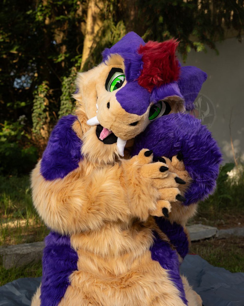 Xerg_al's tweet image. That&apos;s the amgry chomker I&apos;m talking about 👀
I&apos;m so happy how this cutie turned out and still can&apos;t believe that I actually can wear a suit of my Cheesewedge now 🧀

Big thanks to @FurNEkkoCr for bringing this bad boy to life &amp;lt;3
📸@Cthulhusnet and @Sylvariasblue thank you too!
