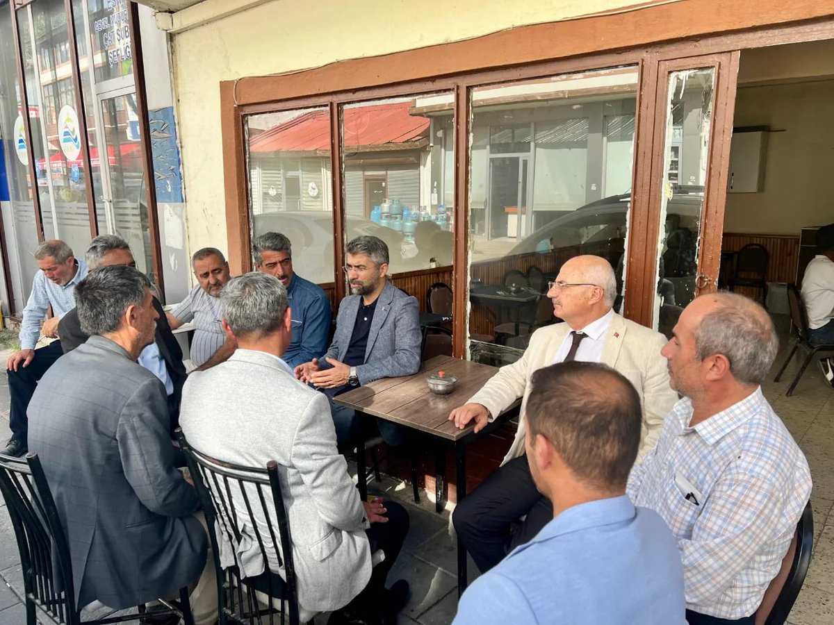 Genel Merkez MKYK Üyemiz Sn. Fevzi POLAT ile birlikte Çat İlçe Teşkilatımızın Haftalık Yönetim Kurulu Toplantısına Katılım Sağladık...
 
Başta Kıymetli İlçe Başkanımız Sn. Mahmut KAYA olmak üzere tüm yönetimine, Kadın Kolları ve Gençlik Kolları Başkanlarına 14/28 Mayıs Genel