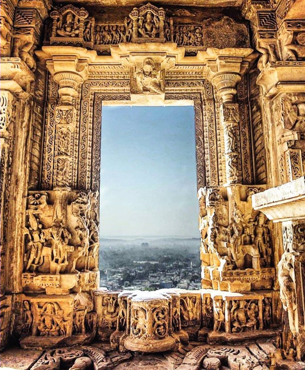 LostTemple7's tweet photo. Don't Look at the centre for over 30 secs otherwise you will start travelling into the picture, that is into Ancient Time https://t.co/4Olp07PDGV