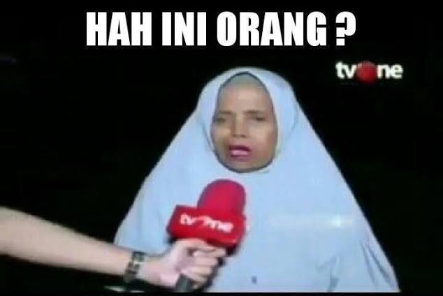 Denting suara 𝘫𝘪𝘯𝘨𝘭𝘦 mall, lalu:

“Perhatian, perhatian.

Pengumuman ditujukan kepada <a href="/Moontstars/">𝐁𝐮𝐧𝐠𝐚 𝐌𝐞𝐧𝐭𝐚𝐫𝐢</a> yang saat ini sedang ditunggu oleh anak berkemeja biru dan bercelana hitam bernama Enrique.

Kepada yang bersangkutan, diharapkan untuk menjemput anaknya di meja Informasi.”