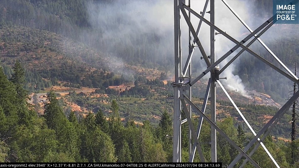 engineco16's tweet photo. #OregonFire Multiple starts along Sr299 x/Oregon Springs Rd. Engines are on scene now. #Weaverville #Arson? https://t.co/mRcYhMIewI