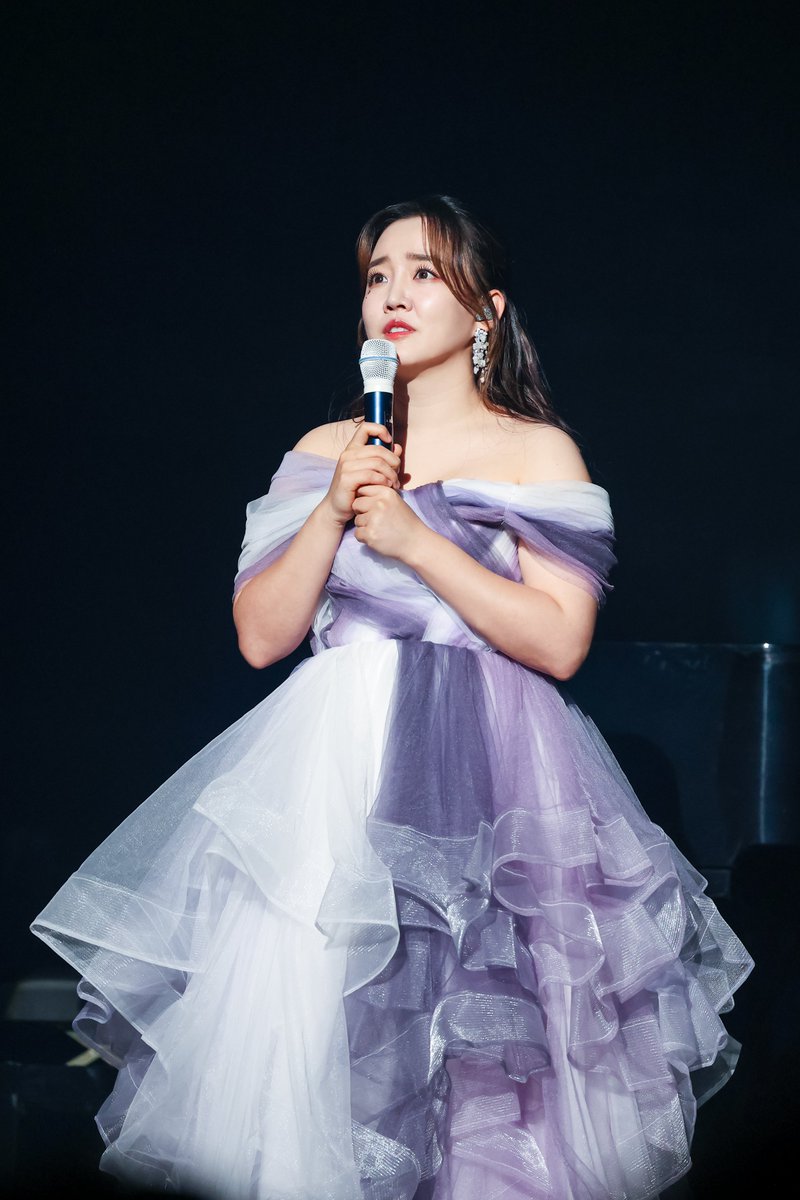 Rucky0429's tweet photo. 240704 소극장 콘서트 [潤夏] : 빛나는 여름

@younhaholic

#윤하 #Younha #ユンナ 
#혜성은_지지_않는다 #우천여신 
#EndTheory #EndTheoryFinalEdition 
#윤하데뷔20주년 #YOUNHA20thDebutAnniversary https://t.co/IsAFiO0Xml