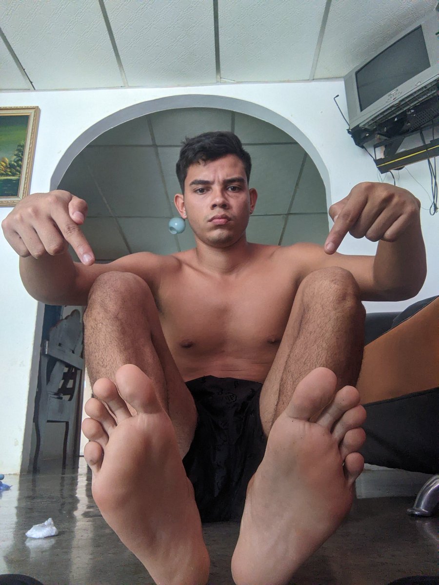MasterEdwin06's tweet photo. They are on their knees🔥My feet are warm, kneel🔥💲pass slave tributes🔥😈#findom #cashmaster #cryptoslave #cashsub #cashslave #feet #masterfeet #sub #paypig #piggy #loser #drain #tribute #undermyfeet #horny #draining #cashpussy #finsub #moneyslave #moneymaster looking drain https://t.co/JtuBqvGdB6
