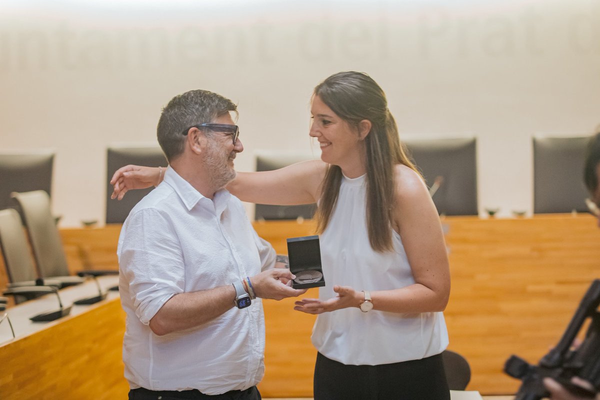 CBPrat's tweet photo. En aquest enllaç podeu trobar tots els detalls de l'homenatge a l'Stefy que li va fer ahir l'Ajuntament de ça ciutat.

https://t.co/uvkVpyH1sO

👏 Moltes felicitats per la teva trajectòria Stefy 🏀 https://t.co/0Rr3XKGpNS