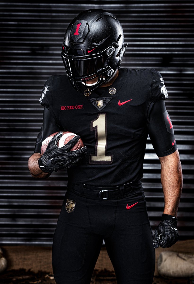 CSOonX's tweet photo. College football's best service academy alternate uniforms, a thread. 🇺🇸🧵

#5: Army's "Big Red One" uniforms https://t.co/GOXyWEwWnq
