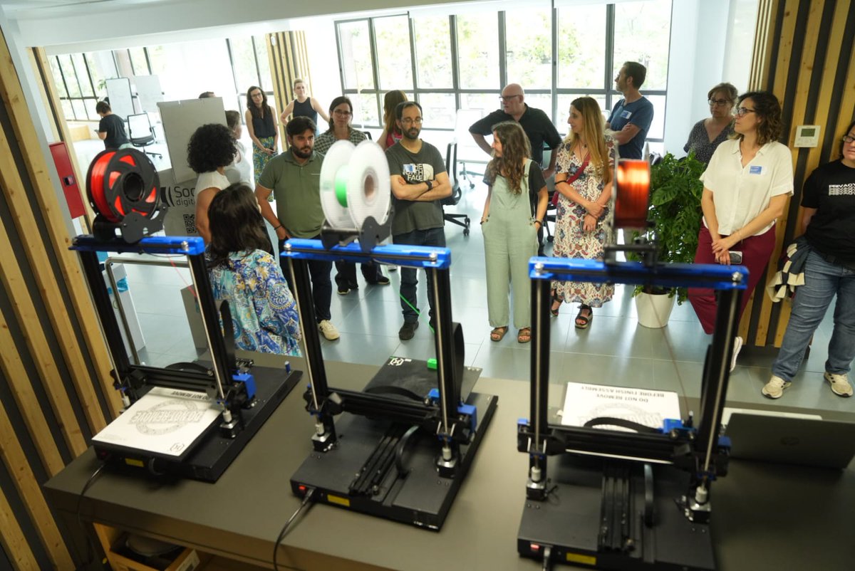 colabscatalunya's tweet photo. 🔛Hem visitat @suaracoop per conèixer el Social Digital Lab, un #livinglab d’innovació social des d’on es treballa la transformació per a l’atenció a les persones.👏🏻

#TempsDeColabs https://t.co/wqmsBoCNQ3